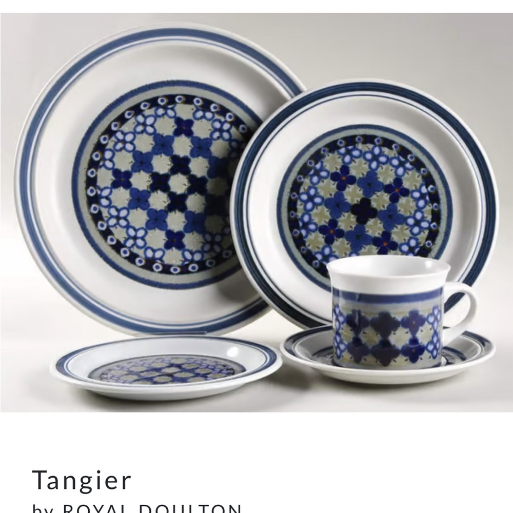 Vintage Retired Royal Daulton “Tangier” Stoneware EUC 38 piece Set